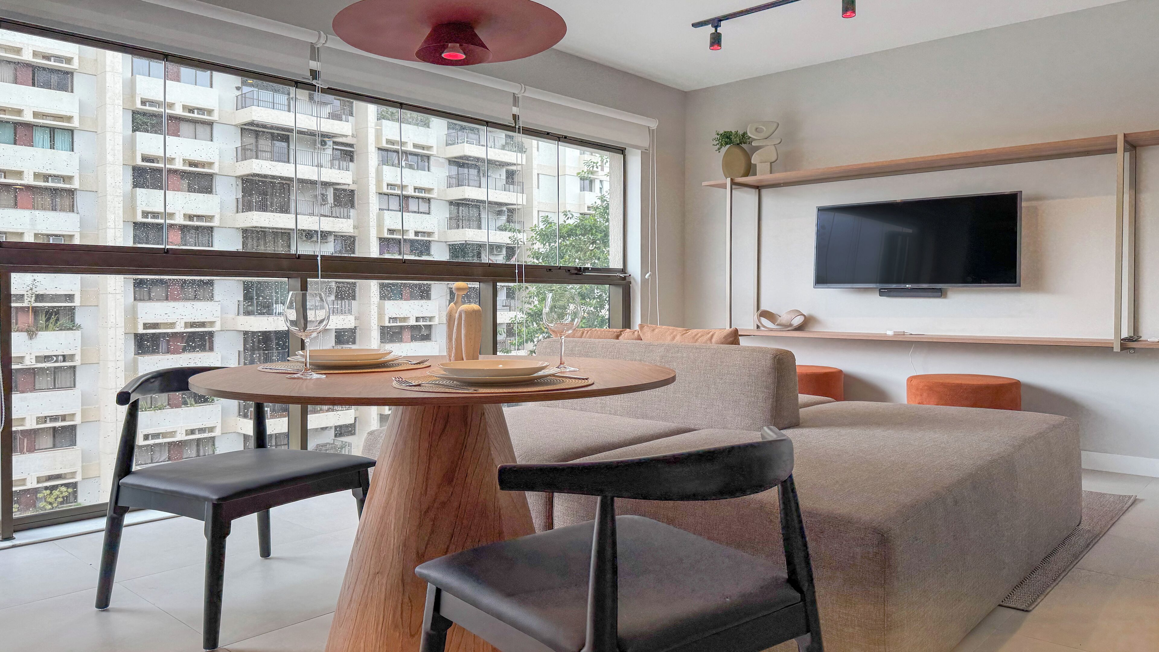 Căn hộ phong cách cổ điển (Studio Casal) | Phòng khách | Smart TV 40-inch có truyền hình kỹ thuật số 