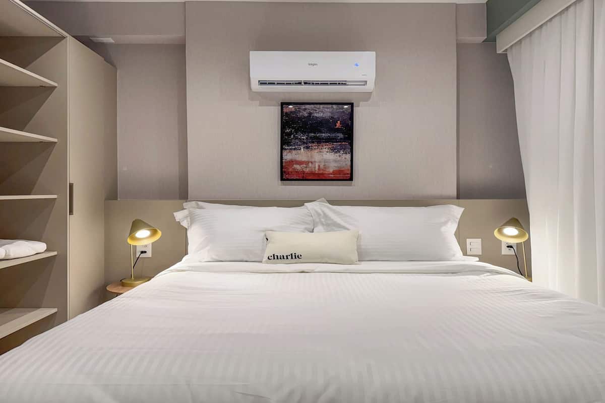 Classic Apartment (Studio Casal) | Hypo-allergenic bedding available, laptop workspace, WiFi (free)