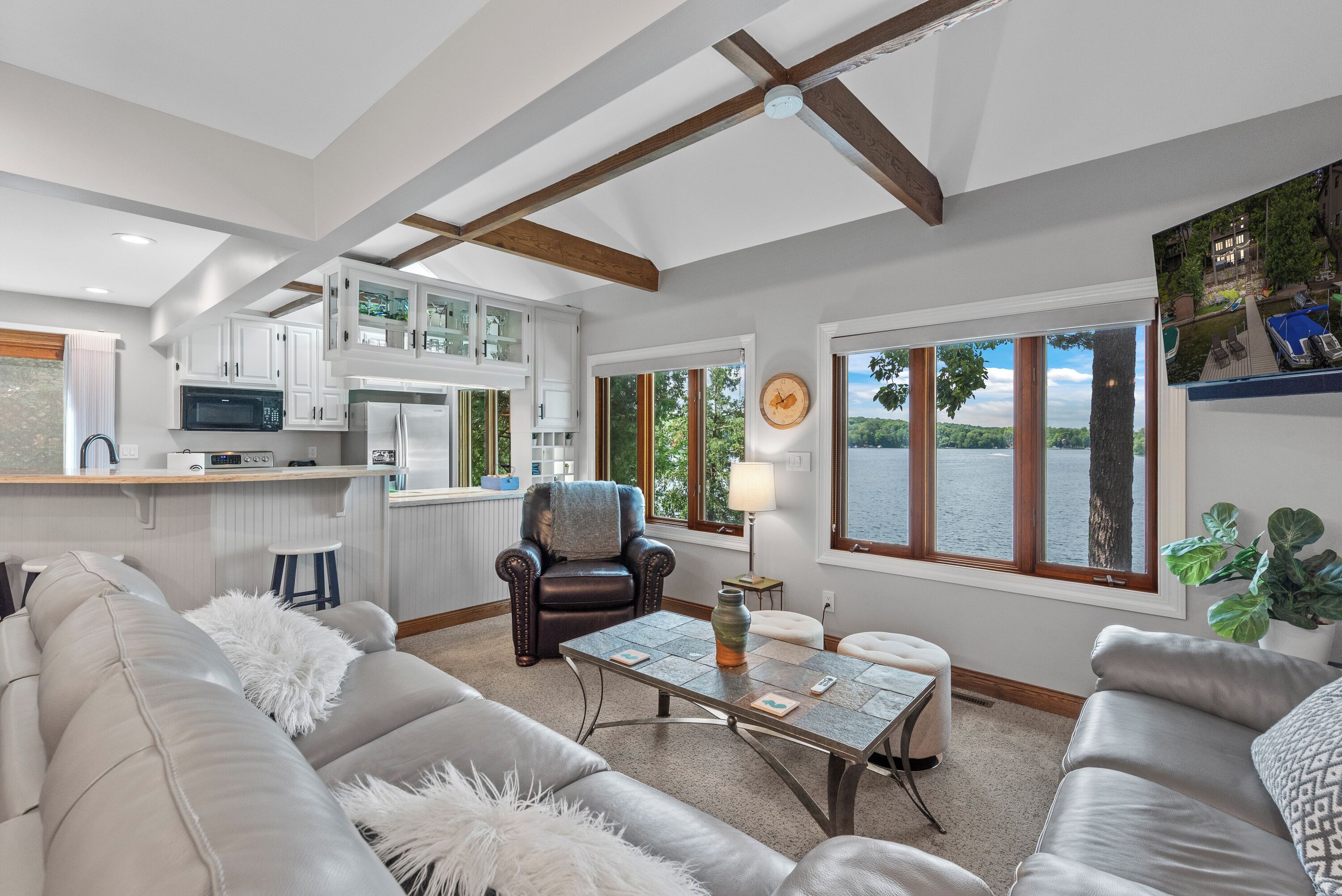 TV connectée, cheminée, jeux vidéo