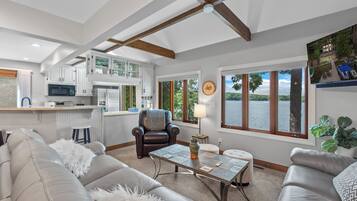 TV connectée, cheminée, jeux vidéo