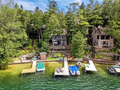 Hot Tub, Kayaks, SUP's & Firepit