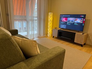 TV, caminetto