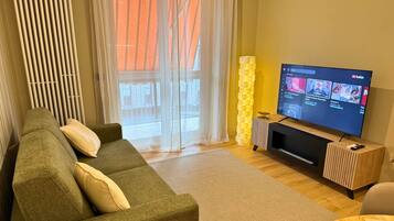 TV, fireplace, stereo