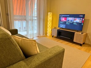 TV, fireplace, stereo