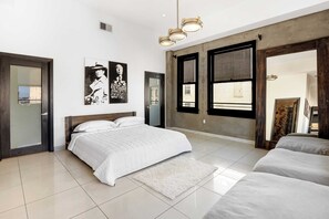 House (2 Bedrooms) | Interior - Skyline Lofts by Avantstay: a Multi-level Industrial-chic Retreat in Dtla With Rooftop Views, Soaring Ceilings & Steps to Dining, Music & Culture (Los Angeles)