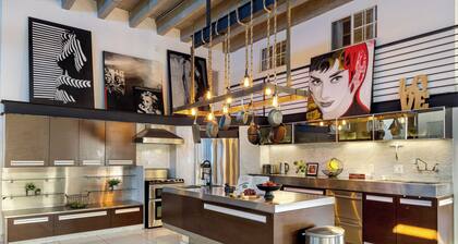 Skyline Lofts by Avantstay: a Multi-level Industrial-chic Retreat in Dtla With Rooftop Views, Soaring Ceilings & Steps to Dining, Music & Culture