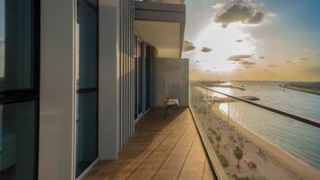 Departamento de lujo, 2 habitaciones, vista al mar | Balcón