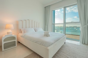 Luxury Apartment, 2 Bedrooms, Sea View | Blackout curtains, iron/ironing board, free WiFi