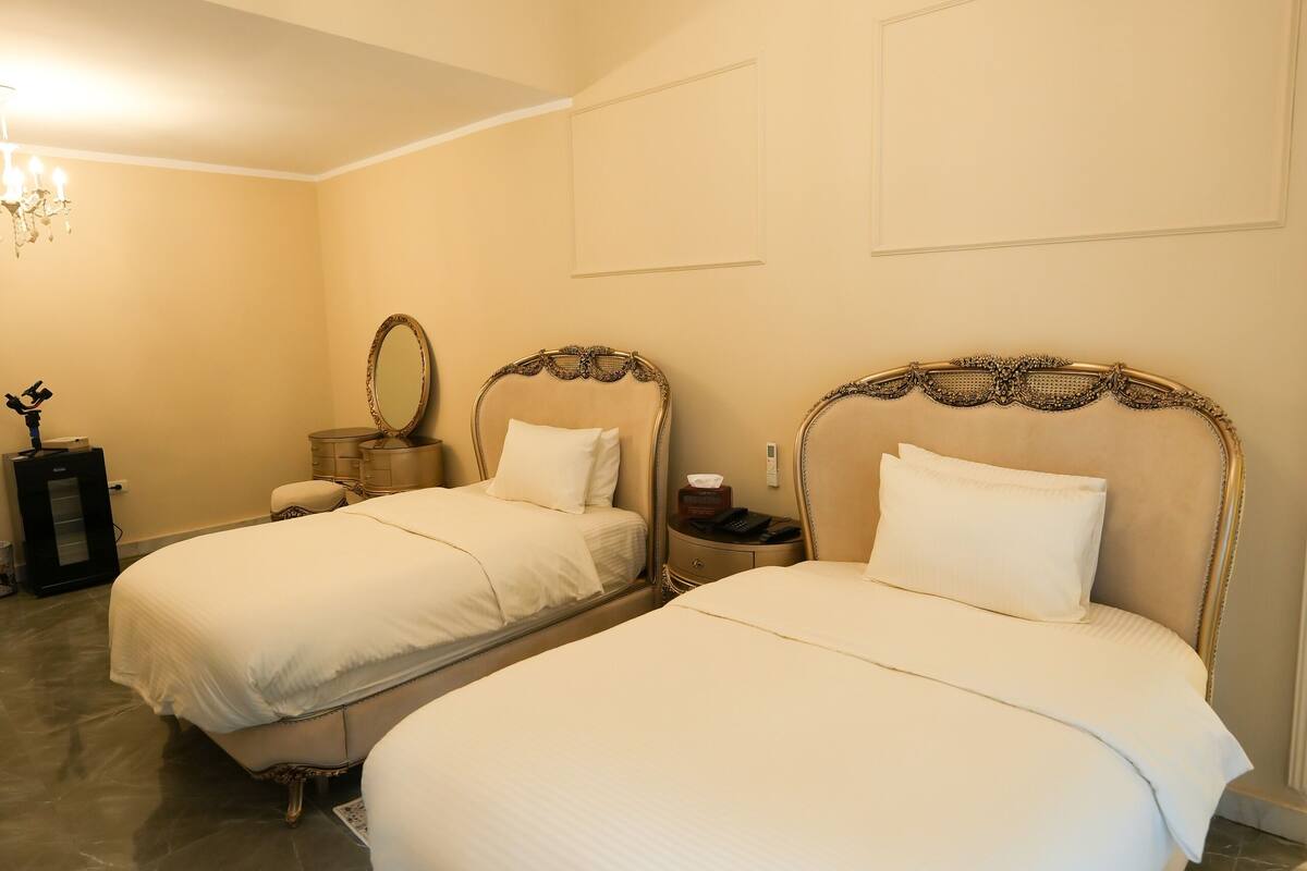 Deluxe Twin Room, Balcony, Courtyard View | In-room safe, blackout drapes, soundproofing, iron/ironing board
