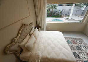 Panoramic-Doppelzimmer, Balkon, Poolblick | Zimmersafe, Verdunkelungsvorhänge, schallisolierte Zimmer