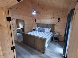 3 bedrooms, iron/ironing board, WiFi, bed sheets - 3/2 w/Hot Tub Bear Top Lookout (Cosby)