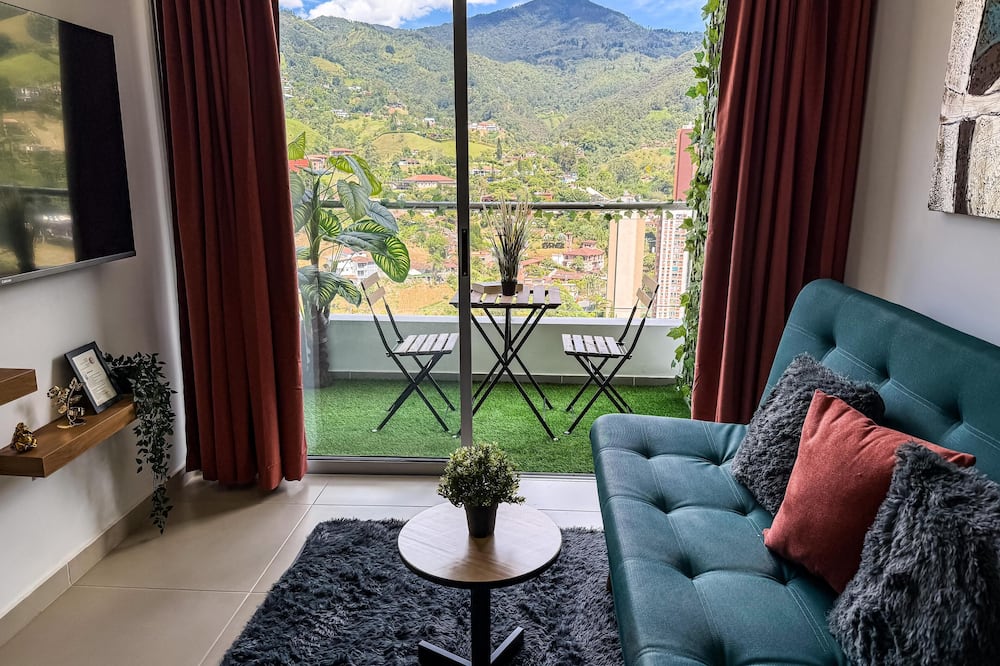 Mountain View, Pool & Gym (2506)