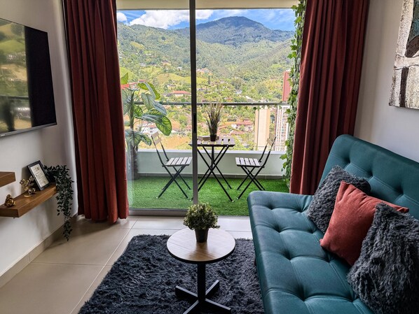 Comfort Apartment, Balcony, Mountain View | Living room