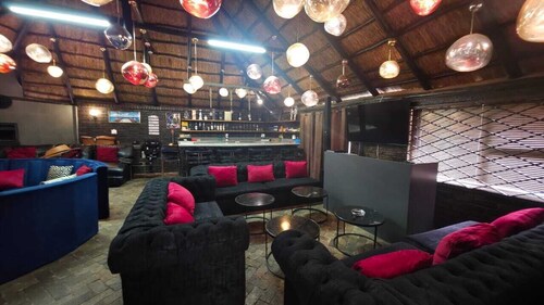 Ultimate Getaway:Entertainer's Dream 4BR House with Bar,Game R,&Dual Living Area