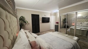 4 bedrooms, iron/ironing board, WiFi, bed sheets