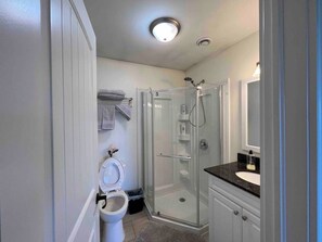 Shower, hair dryer, towels, soap - Near Cavendish Beach-2 (Stanley Bridge)