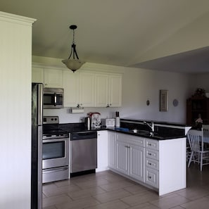 Microonde, forno, piano cottura, lavastoviglie