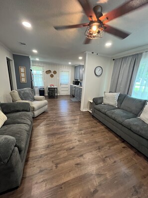 TV - 3BR/1.5 BA house located in quiet neighborhood in Rayville, La. (Rayville)