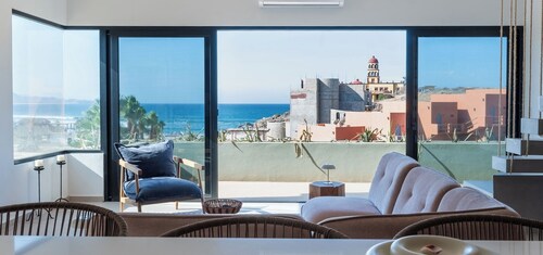 Pico del Punto • New Penthouse with Panoramic Views, Surf Access & Rooftop Deck