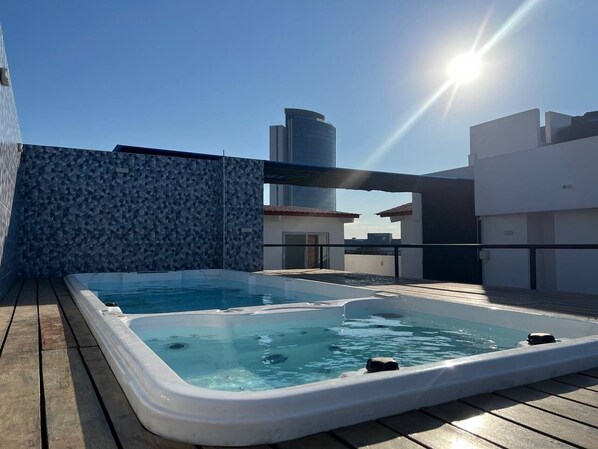 Bain à remous extérieur