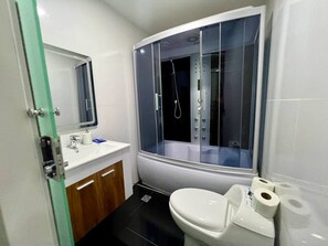 Toallas, jabón, papel de baño