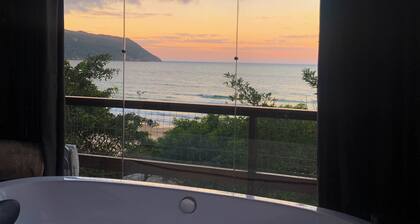 Miranted0ceano, casa em frente a Praia da Solidão Florianópolis