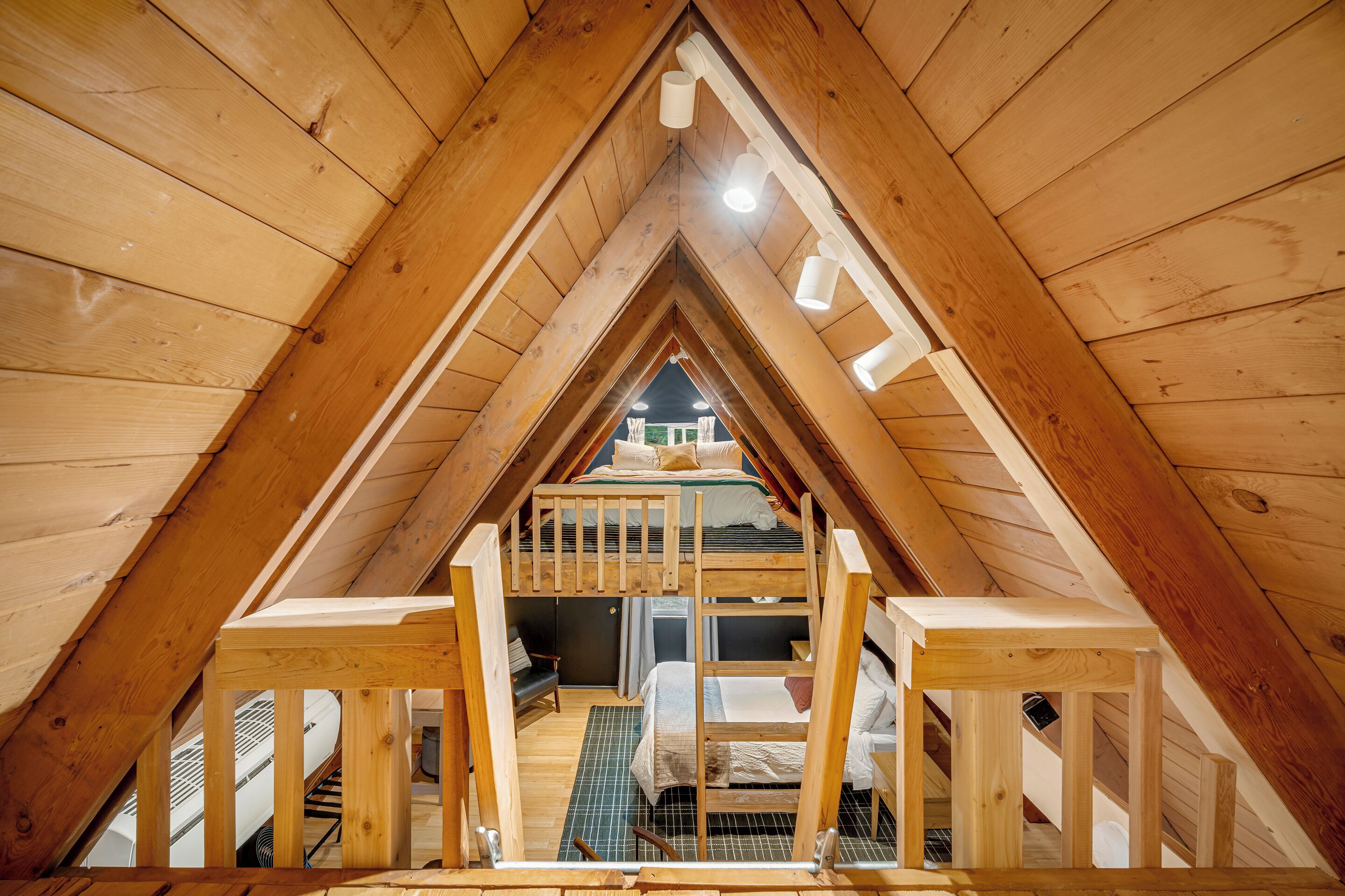 2 室のベッドルーム、デスク、WiFi、ベッドシーツ