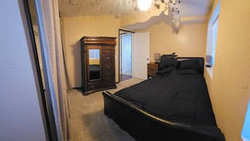 Iron/ironing board, free WiFi, bed sheets