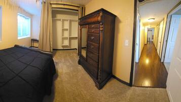 Iron/ironing board, free WiFi, bed sheets