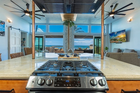 Interior. Gorgeous 3-Bedroom Condo in Ma'alaea With Extra Large Waterfront Lanai