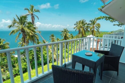 Oceanfront paradise, sun-beach VII 302