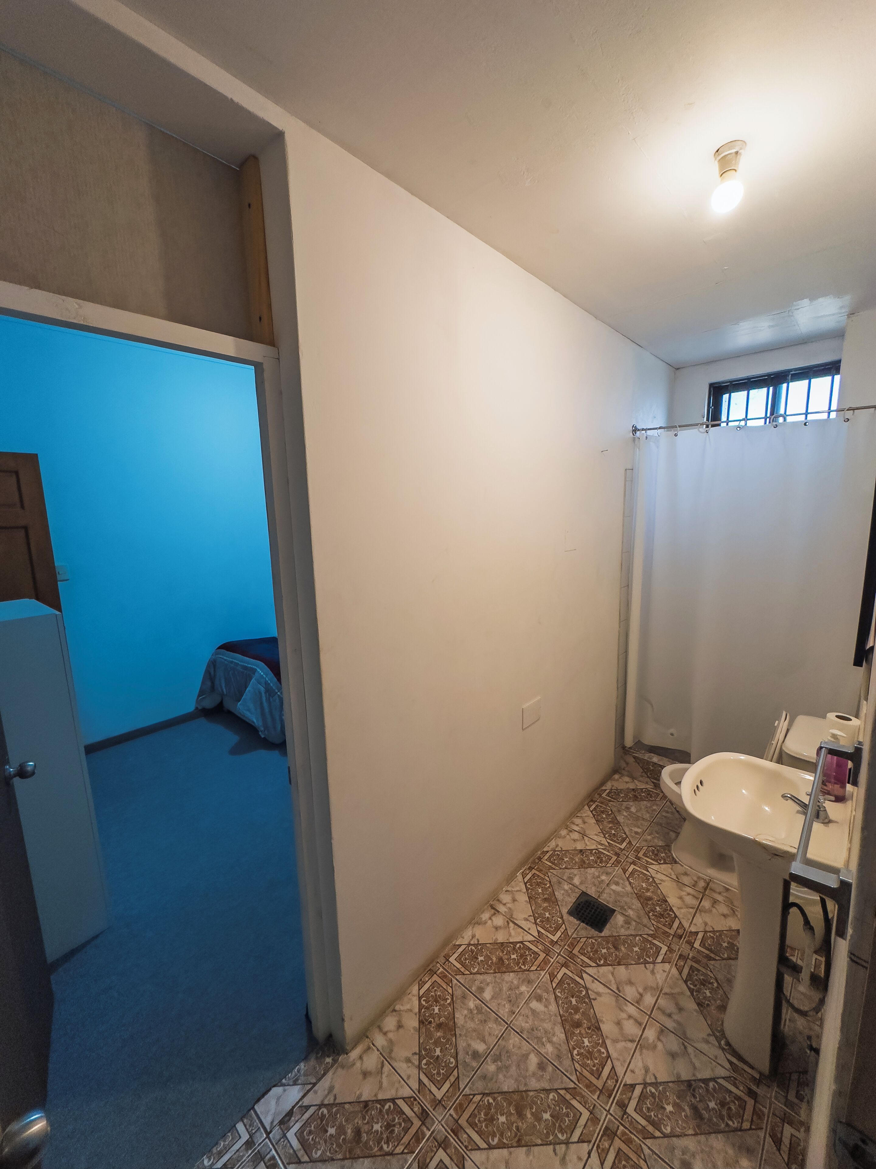 Baño | Ducha, toallas, jabón y papel higiénico