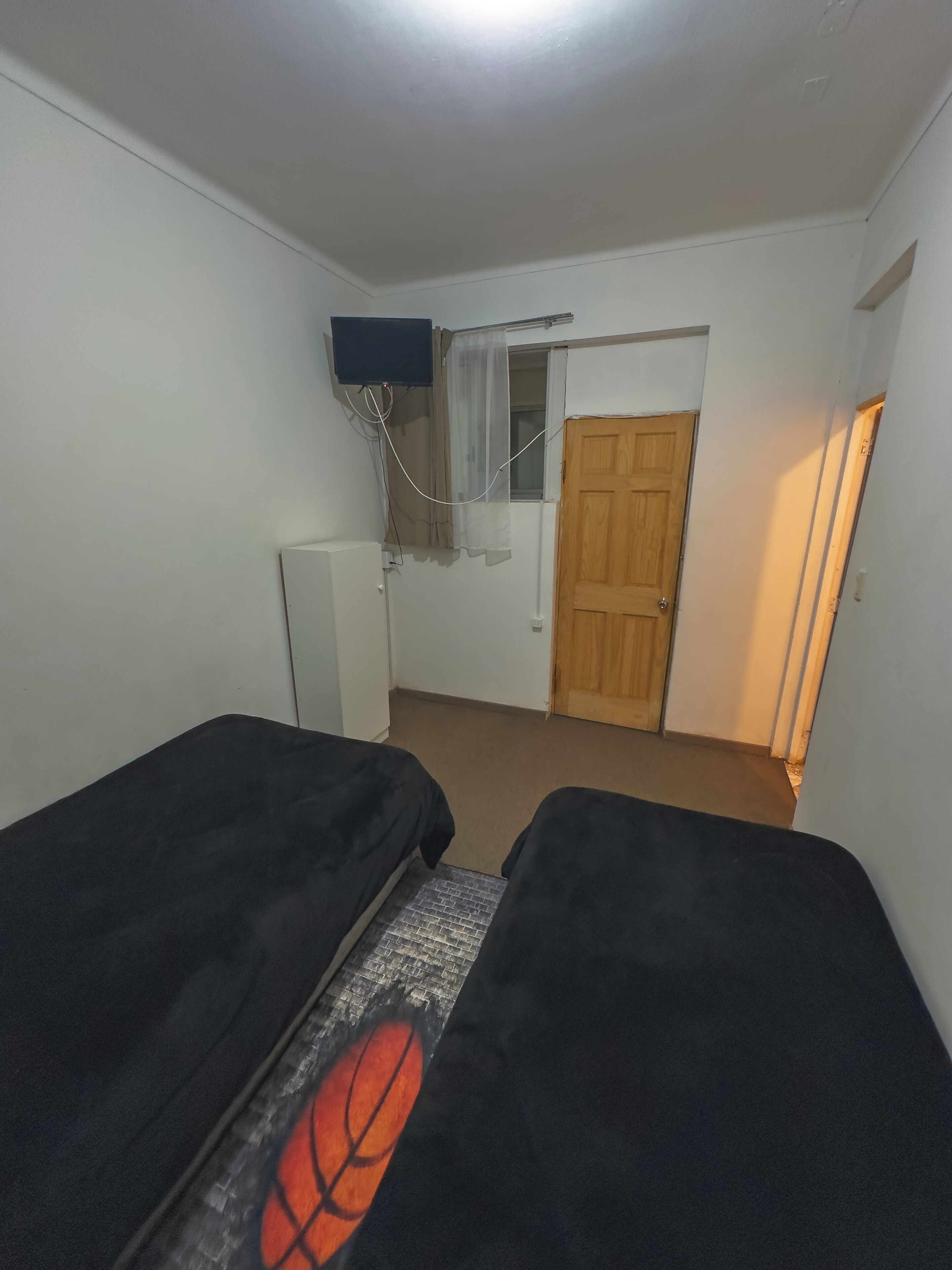 Espacio para trabajar con laptop y wifi gratis 