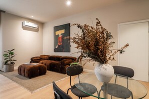 Junior-Apartment, Stadtblick | Wohnbereich