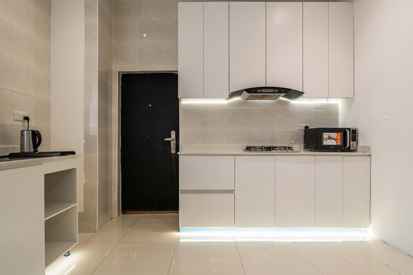 Mini-fridge, microwave - Metropolis Lekki (Lekki)