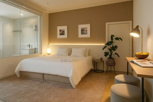 Deluxe Room, Courtyard View | Egyptian cotton sheets, premium bedding, down comforters