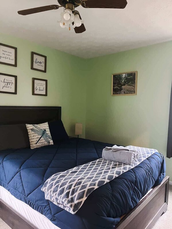 Cottage, 1 Queen Bed, Hot Tub (Blue Cottage) | 1 bedroom, free WiFi