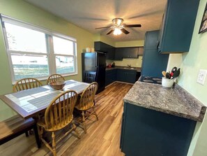 Cottage, 1 Queen Bed, Hot Tub (Blue Cottage) | Private kitchen