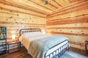 Cabin, nhiều giường, bồn tắm nước nóng (Fern Woods) | 3 phòng ngủ, truy cập Internet không dây miễn phí