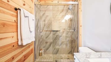 Cabin, Multiple Beds, Hot Tub (Fern Woods) | Bathroom | Towels