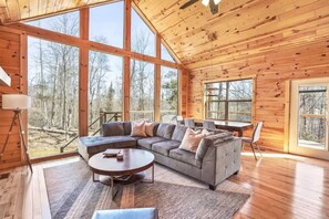 Ferienhütte, Mehrere Betten, Whirlpool (Fern Woods) | Wohnbereich