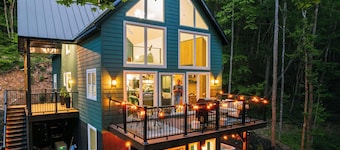 The Greenhouse With Indoor Slide Close to Hocking Hills