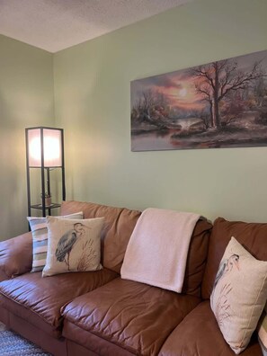 Cottage, Multiple Beds, Hot Tub (Blue Heron) | Living area | TV