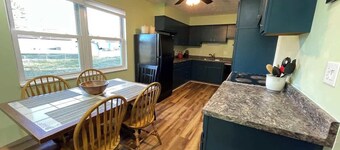 Blue Heron Cottage With Game Room, Deck & Hot Tub