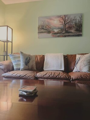Cottage, Multiple Beds, Hot Tub (Blue Heron) | Interior