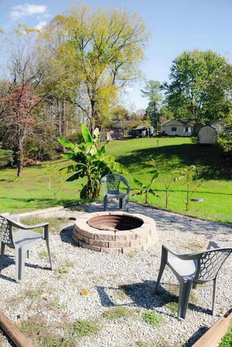 Blue Heron Cottage With Game Room, Deck & Hot Tub