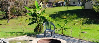 Blue Heron Cottage With Game Room, Deck & Hot Tub