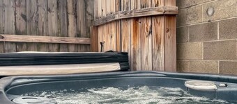 Blue Heron Cottage With Game Room, Deck & Hot Tub