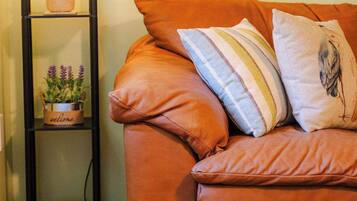 Cottage, Multiple Beds, Hot Tub (Blue Heron) | Living area