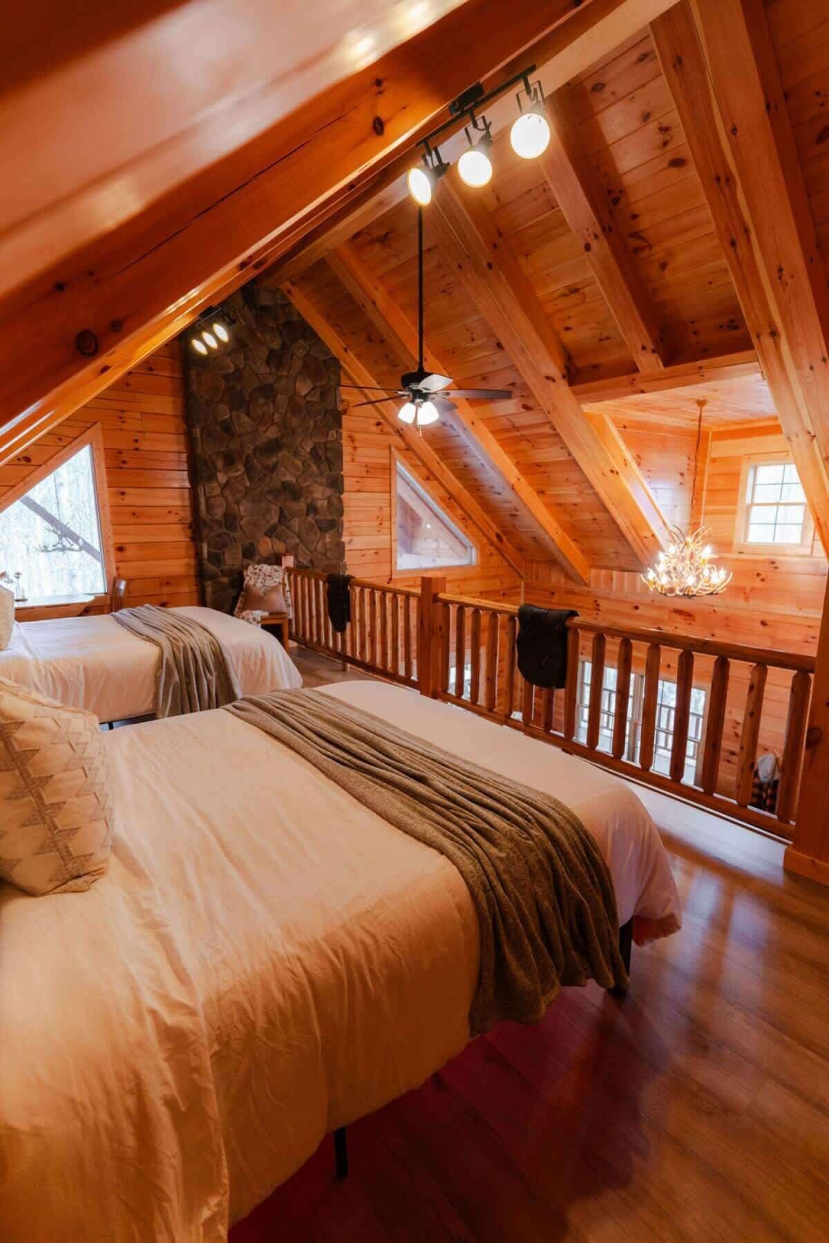 Cabin, Multiple Beds, Hot Tub (Hidden Hills Retreat) | 5 bedrooms, individually decorated, individually furnished, bed sheets
